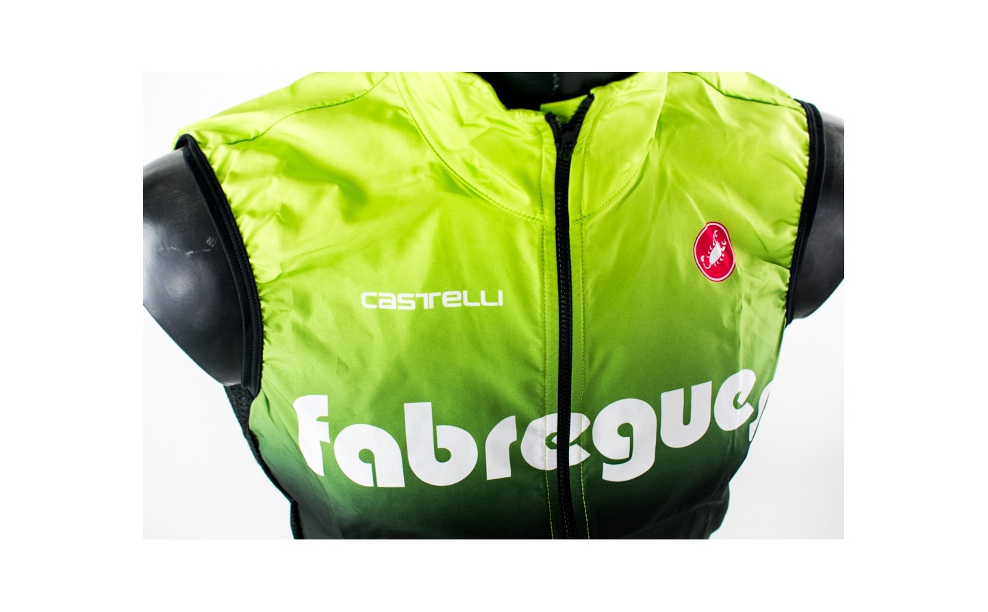 chaleco-castelli-pro-light-wind-vest-team-fabregues-1.jpg