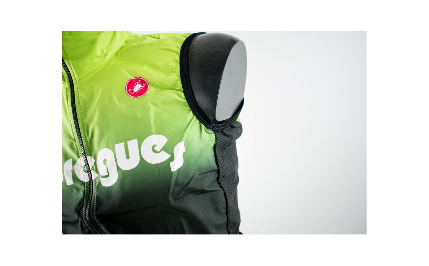 chaleco-castelli-pro-light-wind-vest-team-fabregues-3.jpg